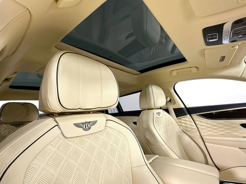 Certified 2022 Bentley Flying Spur V8 image 22
