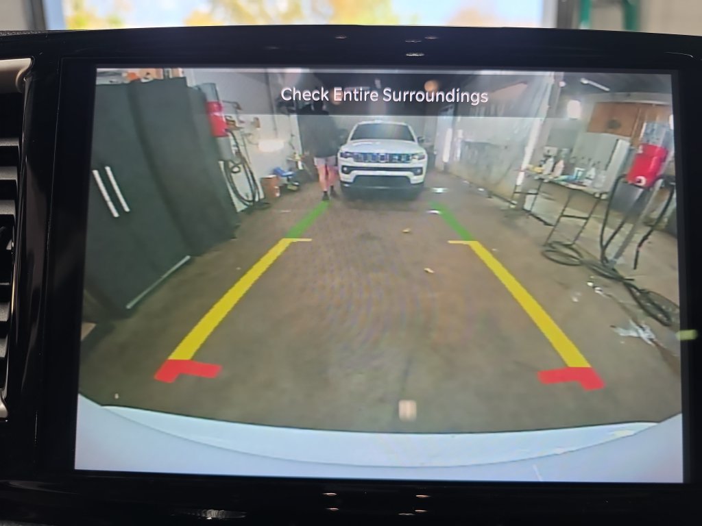 Used 2023 Chrysler Pacifica Touring-L FWD image 25