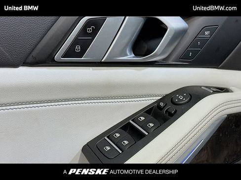 Used 2023 BMW X5 xDrive40i w/ M Sport Package AWD/4WD image 3