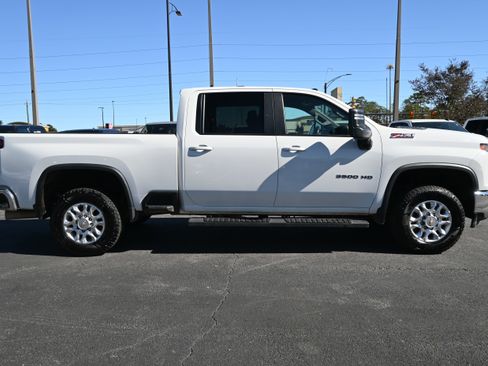 Used 2021 Chevrolet Silverado 3500 LT w/ Convenience Package image 11