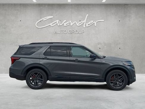 Used 2025 Ford Explorer ST-Line w/ ST-Line Street Pack AWD/4WD image 17