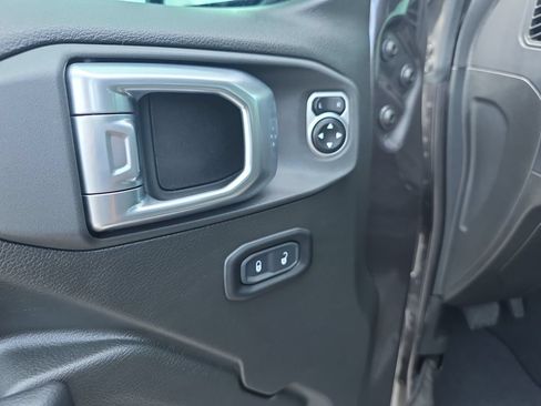Used 2024 Jeep Wrangler Unlimited Rubicon w/ Technology Group AWD/4WD image 19