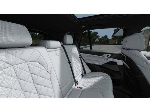 New 2026 BMW X5 M60i w/ Climate Comfort Package AWD/4WD image 12