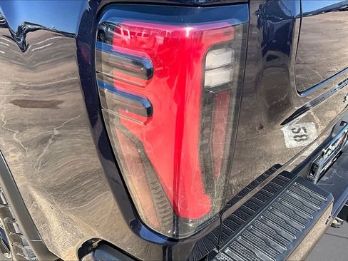 Used 2024 GMC Sierra 2500 AT4 w/ AT4 Premium Plus Package AWD/4WD image 29