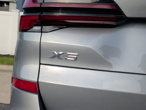 Used 2025 BMW X5 xDrive50e w/ M Sport Package AWD/4WD image 12