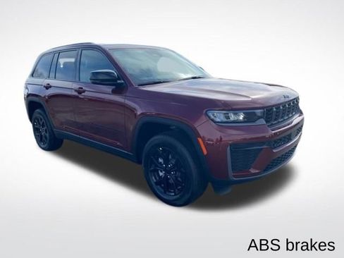 New 2026 Jeep Grand Cherokee Altitude image 7