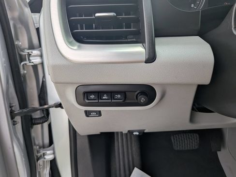 Used 2022 GMC Terrain SLT w/ Infotainment Package II FWD image 30