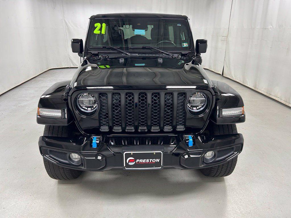 Used 2021 Jeep Wrangler Unlimited Sahara AWD/4WD image 3
