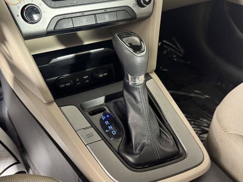 Used 2017 Hyundai Elantra SE FWD image 21