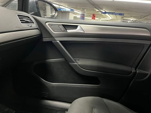 Used 2017 Volkswagen Golf S image 26