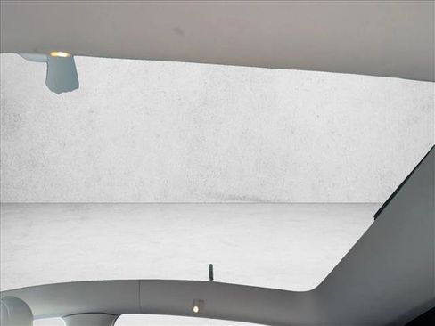 Used 2021 Tesla Model Y Long Range image 21