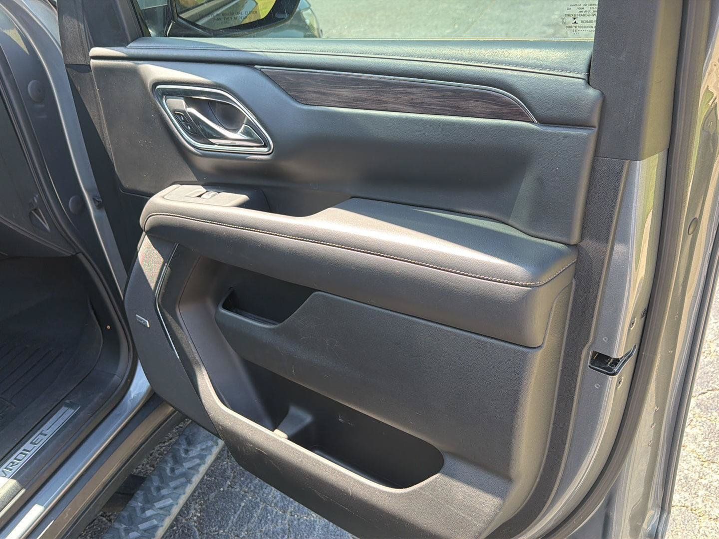 Used 2021 Chevrolet Tahoe Z71 w/ Z71 Signature Package AWD/4WD image 16