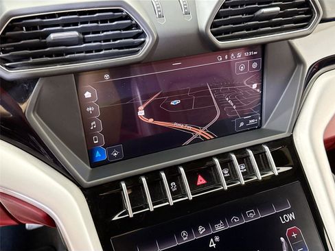 Used 2019 Lamborghini Urus AWD/4WD image 16