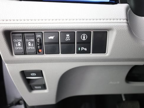 Used 2022 Honda Odyssey Elite image 21