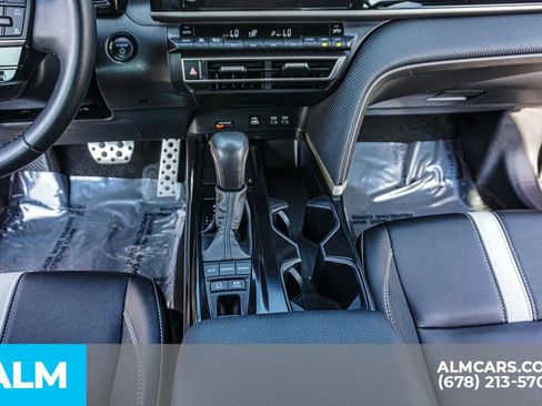 Used 2025 Toyota Camry SE image 40