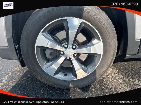 Used 2019 Jeep Cherokee Limited w/ Technology Group AWD/4WD image 13