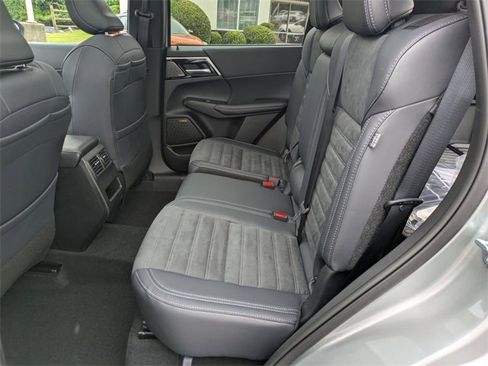New 2025 Mitsubishi Outlander SE image 29