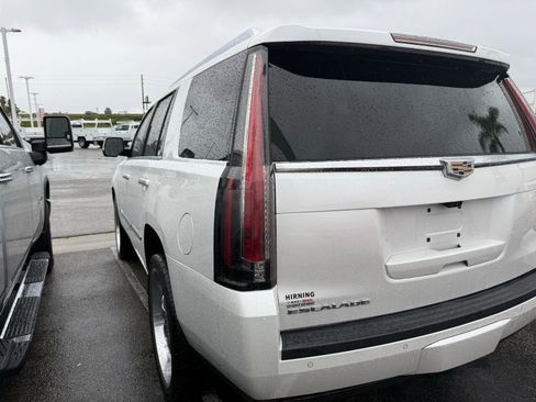 Used 2019 Cadillac Escalade Premium Luxury image 6