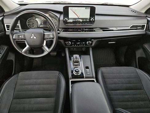Used 2024 Mitsubishi Outlander SE image 8