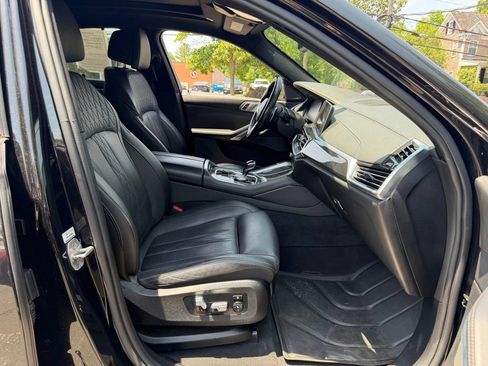 Used 2022 BMW X6 M50i w/ Premium Enhanced Package AWD/4WD image 13