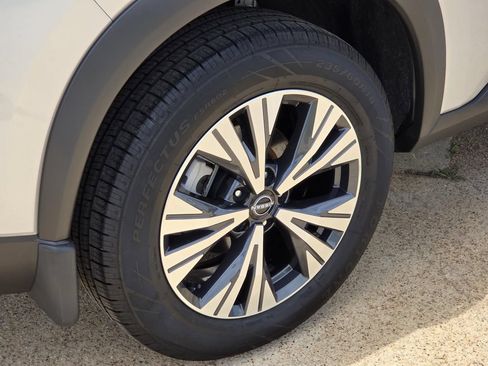 Used 2022 Nissan Rogue SV FWD image 7