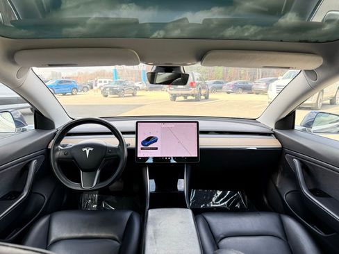 Used 2018 Tesla Model 3 Mid Range image 2