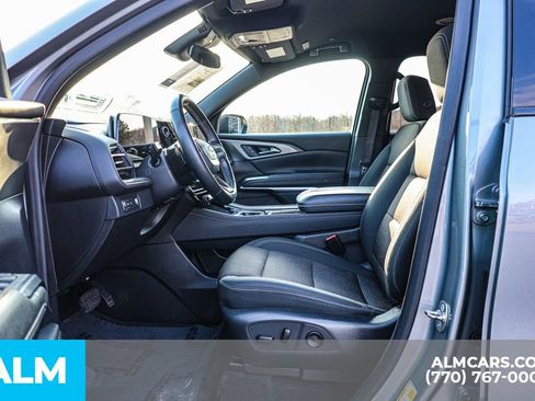Used 2024 Chevrolet Traverse LT image 18