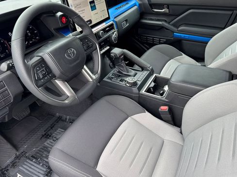 Used 2025 Toyota Tacoma TRD Off-Road image 11