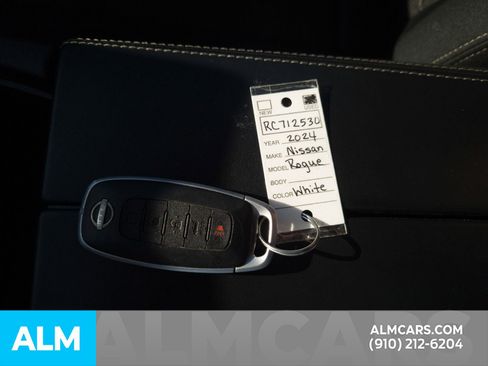 Used 2024 Nissan Rogue SV image 16