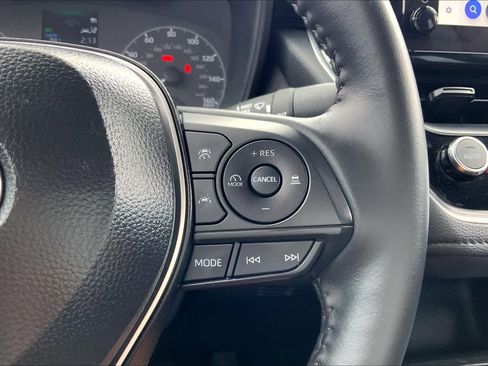 Used 2025 Toyota Corolla SE image 24