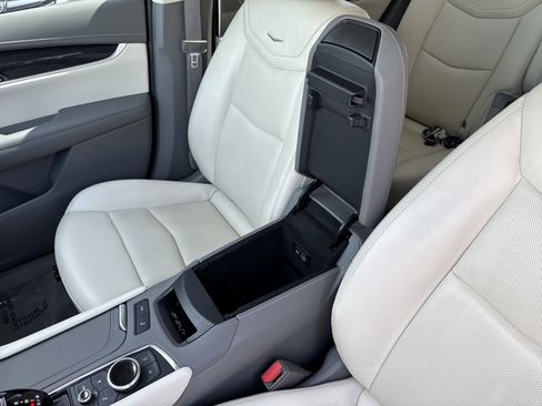 Used 2022 Cadillac XT6 Premium Luxury w/ Technology Package AWD/4WD image 13