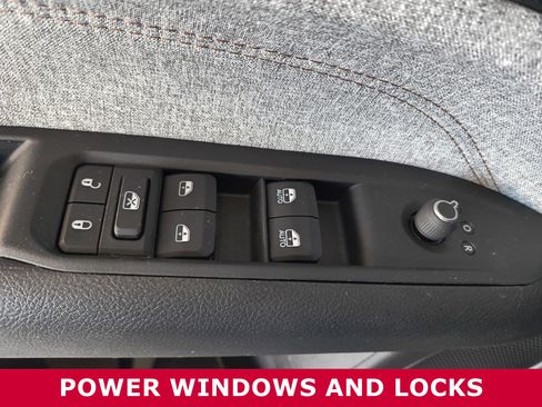 Used 2022 Jeep Compass Latitude image 12