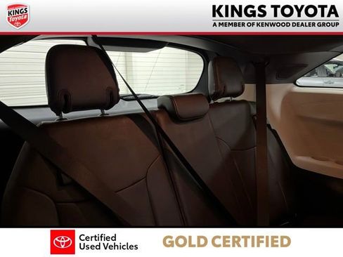 Certified 2024 Toyota Sienna Platinum FWD image 12