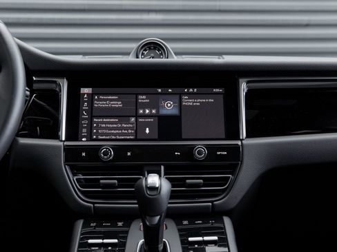 Certified 2025 Porsche Macan image 20