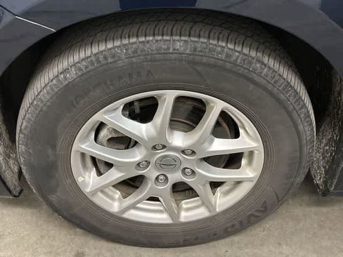 Used 2023 Chrysler Pacifica Touring-L FWD image 4