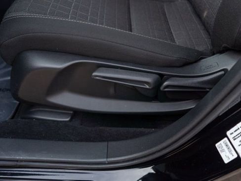 Used 2024 Honda HR-V LX image 19
