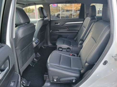 Used 2018 Toyota Highlander XLE image 14