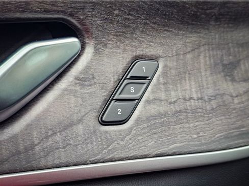 Used 2023 Jeep Grand Cherokee Limited w/ Black Appearance Package image 10