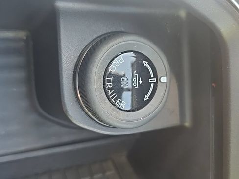 Used 2025 Ford Expedition Active AWD/4WD image 26
