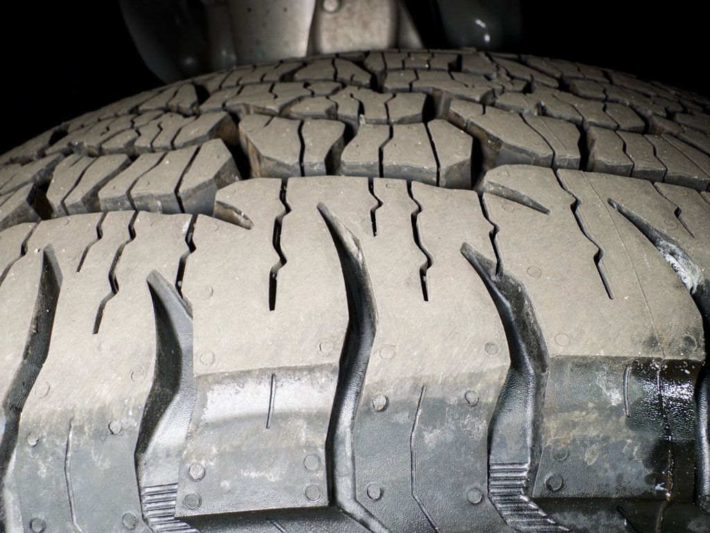 Used 2023 Rivian R1S Adventure Dual AWD/4WD image 32