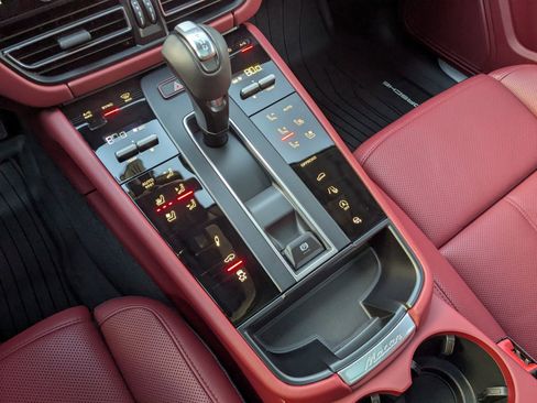 New 2026 Porsche Macan S image 21