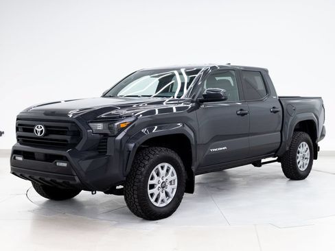 Used 2025 Toyota Tacoma SR5 AWD/4WD image 3