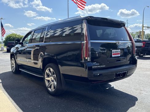 Used 2020 Cadillac Escalade ESV Luxury AWD/4WD image 2