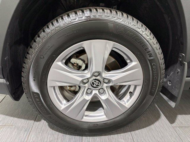 Used 2025 Toyota RAV4 LE AWD/4WD image 22