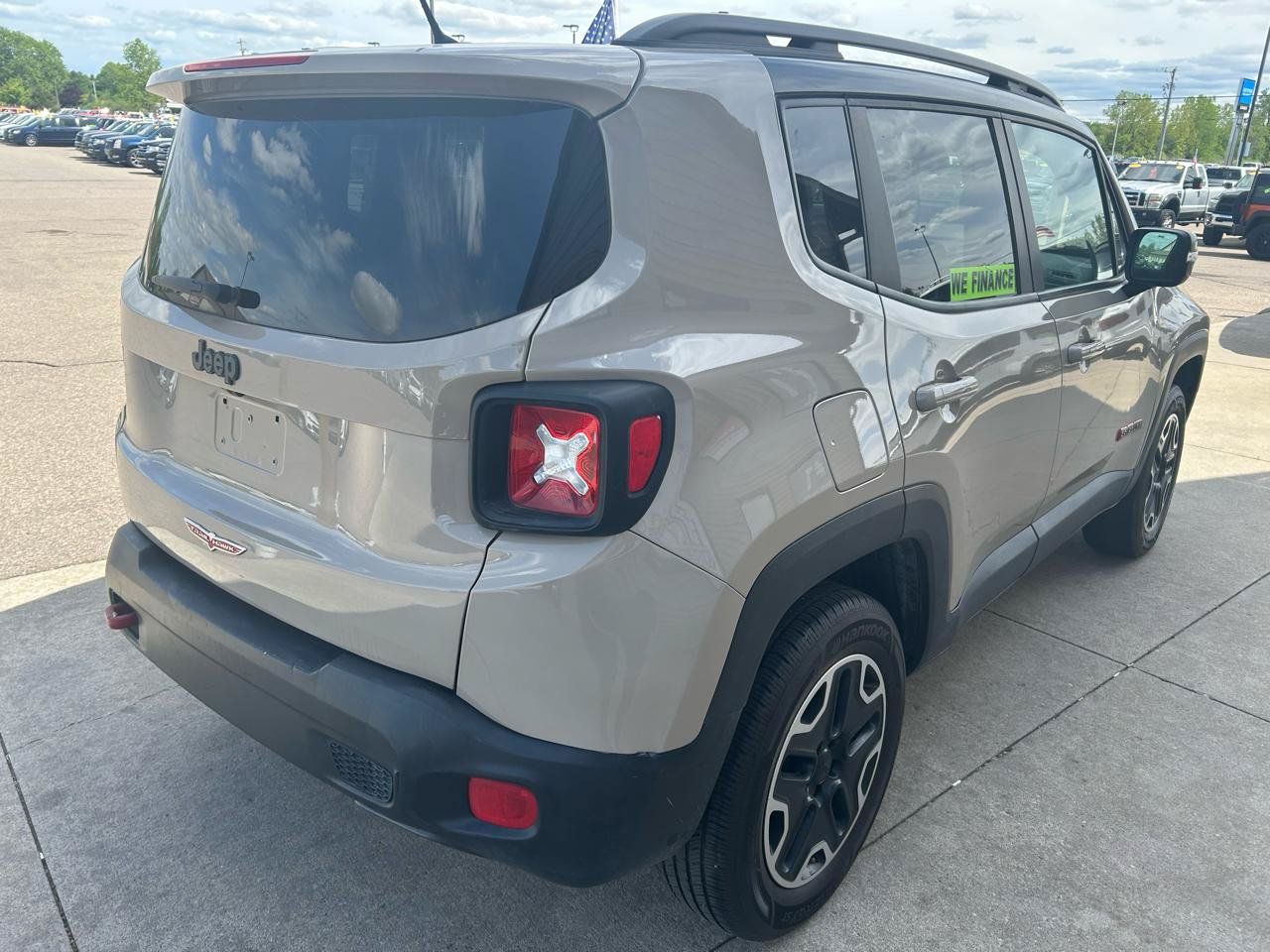 Used 2015 Jeep Renegade Trailhawk w/ Popular Equipment Group AWD/4WD image 5