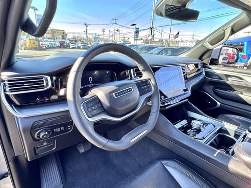 Used 2022 Jeep Wagoneer Series I image 12