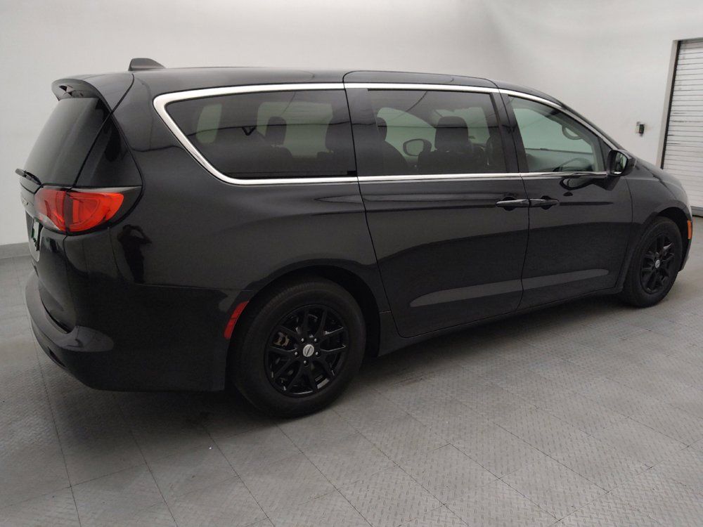 Used 2022 Chrysler Voyager LX FWD image 10