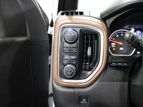 Used 2020 Chevrolet Silverado 1500 High Country w/ Technology Package AWD/4WD image 9