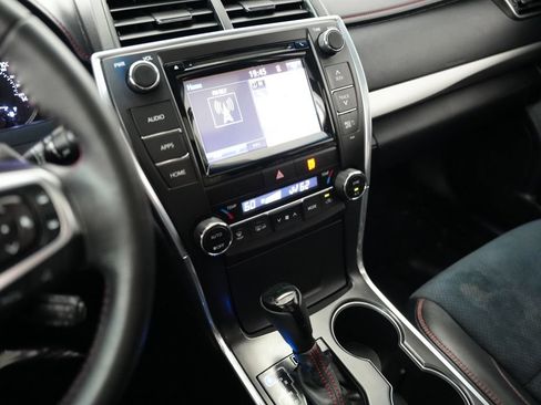Used 2015 Toyota Camry XSE w/ Advanced Technology Package FWD image 18