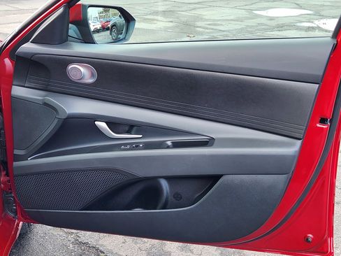 Used 2025 Hyundai Elantra Blue image 26